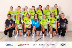 25-26_weiblicheB1-mit-Logos_1920x1280